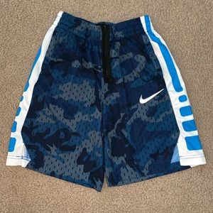 Nike boys shorts size medium